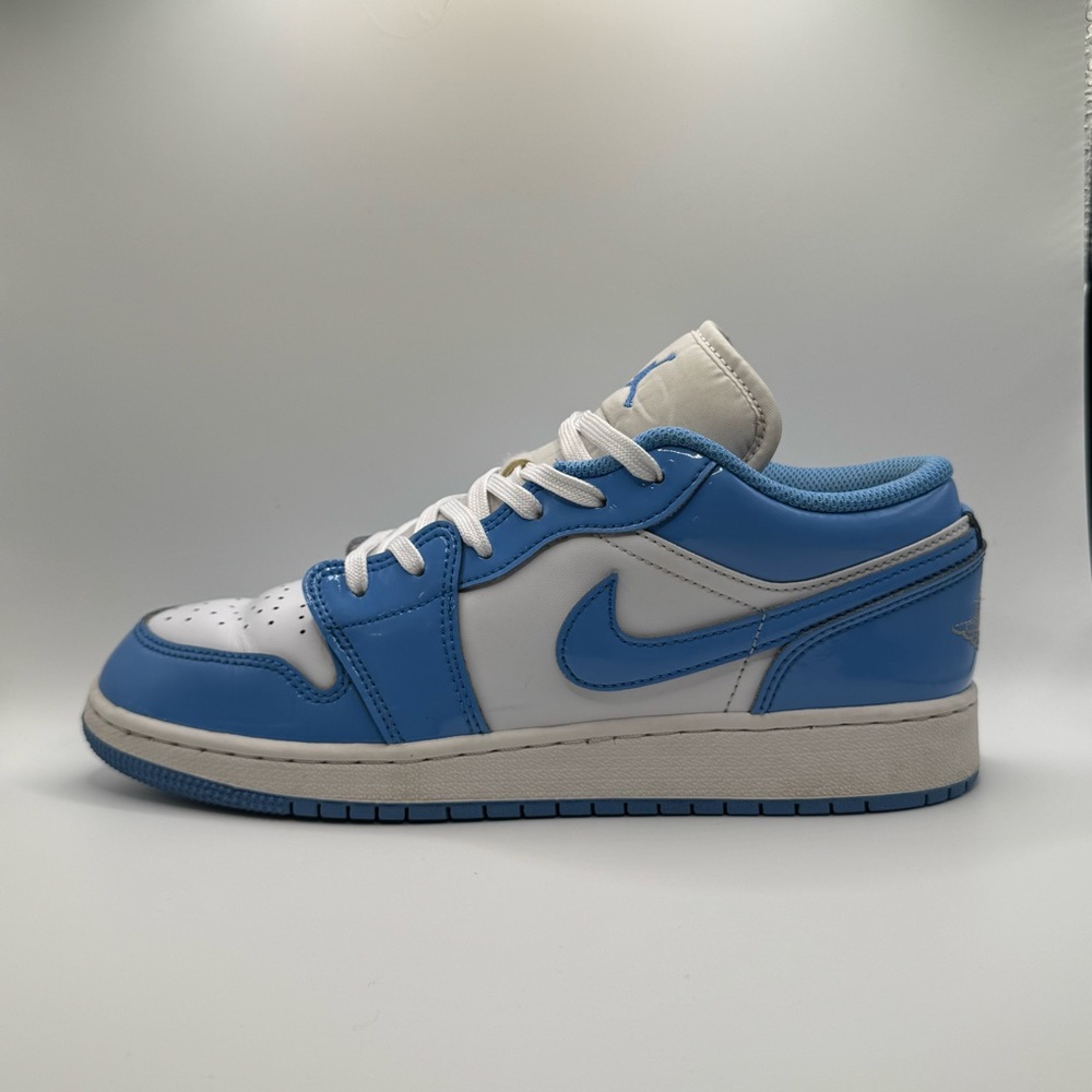 Air Jordan 1 Low UNC Patent – Size 7Y (W 8.5)